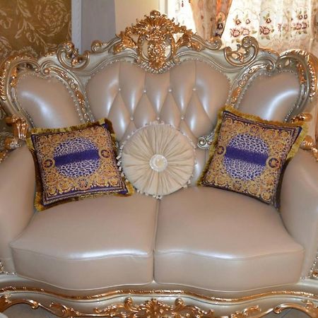 Le Petit Versailles Vernon  Bagian luar foto