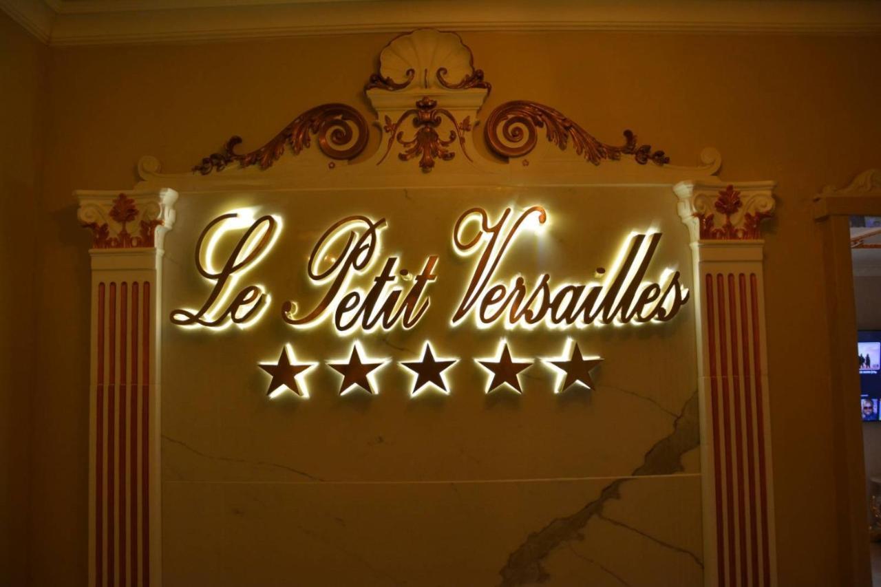 Le Petit Versailles Vernon  Bagian luar foto