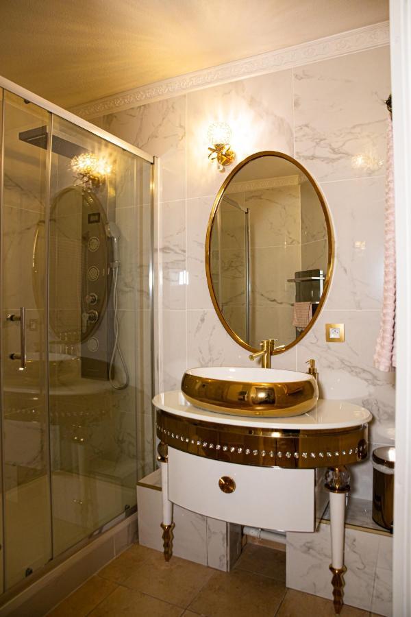 Le Petit Versailles Vernon  Bagian luar foto