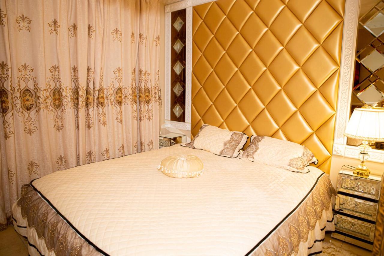 Le Petit Versailles Vernon  Bagian luar foto